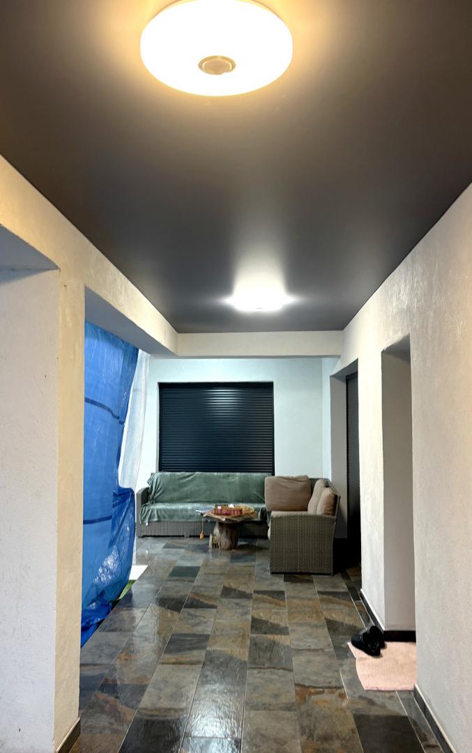Pose de plafond en toiles tendue avec élairage par luminaires à leds