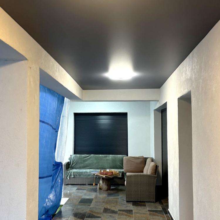 Pose de plafond en toiles tendue avec élairage par luminaires à leds